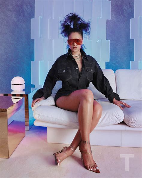 rihanna thick legs|Here Are 10 of Rihanna’s Sexiest Twerking Moments